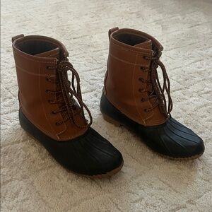 CUTE Women's Two-Tone Lace-Up Boots